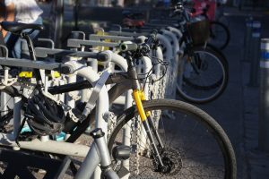 Gobierno anuncia que se podrá ingresar con bicicleta al Metro de Santiago