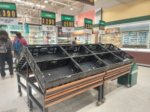 FOTOS| Supermercados muestran desabastecimiento de carnes, lácteos y vegetales