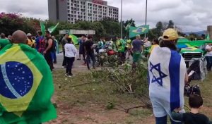 El bolsonarismo llega hasta las puertas de los cuarteles y pide un golpe contra Lula