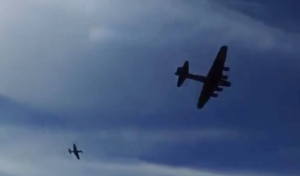 VIDEO| Dos aviones se estrellan en pleno vuelo durante exhibición aérea en Dallas