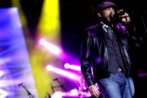 Juan Luis Guerra suspende primer concierto en Chile debido a "cuadro febril"