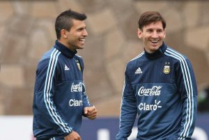 Canelo Álvarez amenaza con golpear a Messi y ‘Kun’ Agüero no se guarda nada para responder