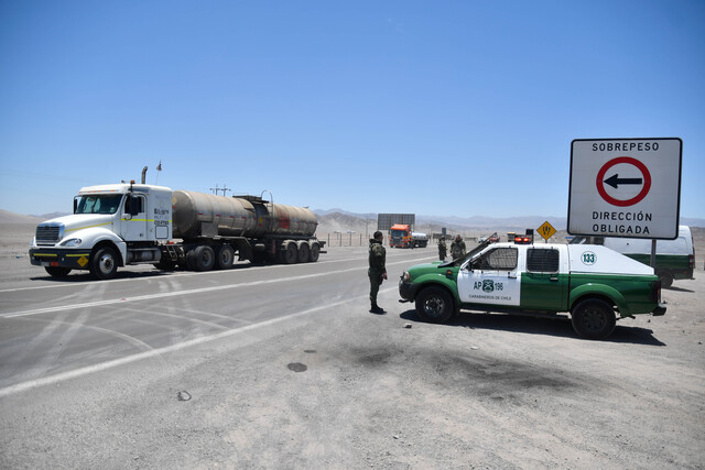 Carabineros comienza despeje de rutas en el norte: Hay camioneros detenidos