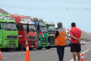Gobierno llega a acuerdo con camioneros en materia de seguridad y combustibles