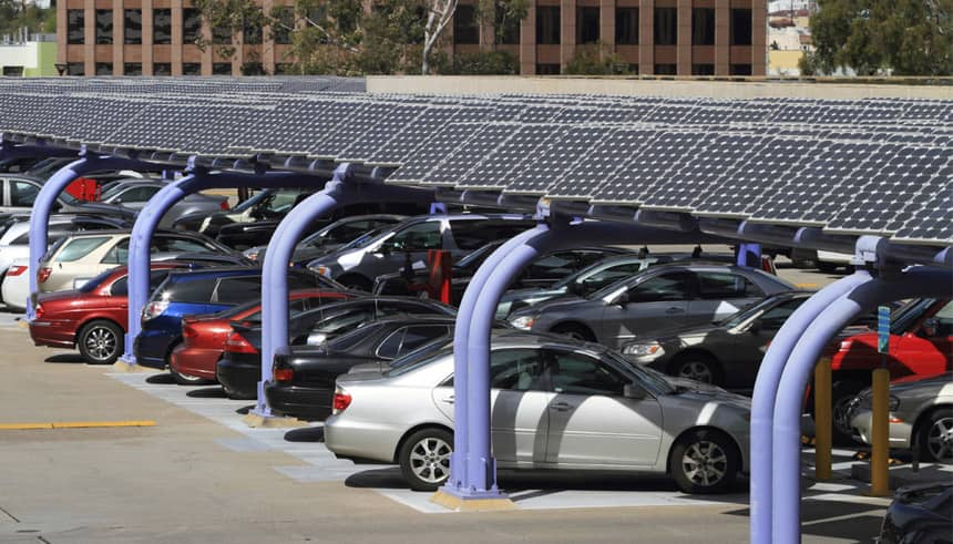 Francia: Estacionamientos grandes deberán estar cubiertos por paneles solares