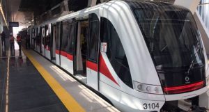 Tren eléctrico al aeropuerto de Santiago: Contemplaría 6 estaciones