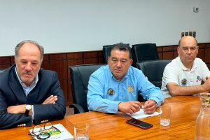 Fin del paro camionero: Gobierno firma acuerdo con descolgados y Juan Sutil de mediador