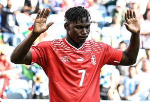 Qatar 2022: Suiza gana a Camerún con gol de Embolo, nacido en ese país africano