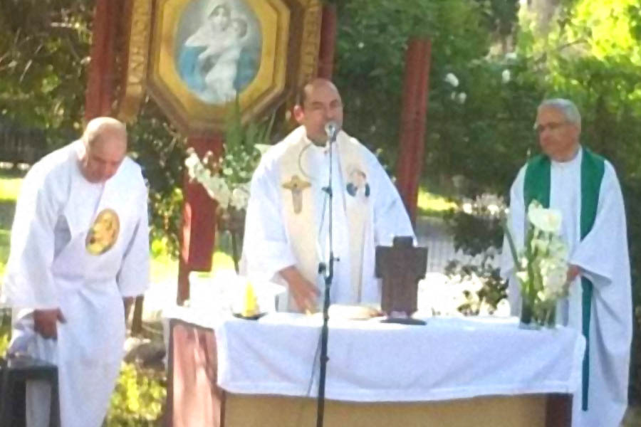 Los pecados del padre Adrián: El sacerdote denunciado por abusos que hace misas en Schoenstatt