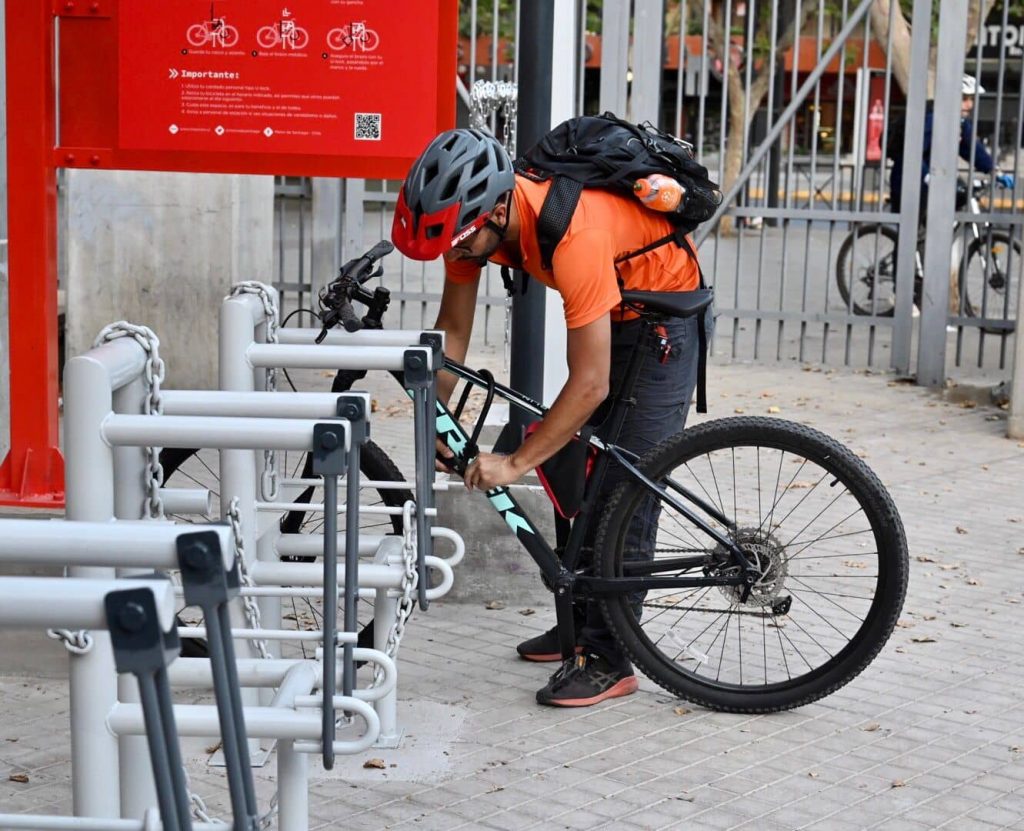 Inauguran 30 nuevos estacionamientos gratuitos para bicicletas en tres estaciones de Metro