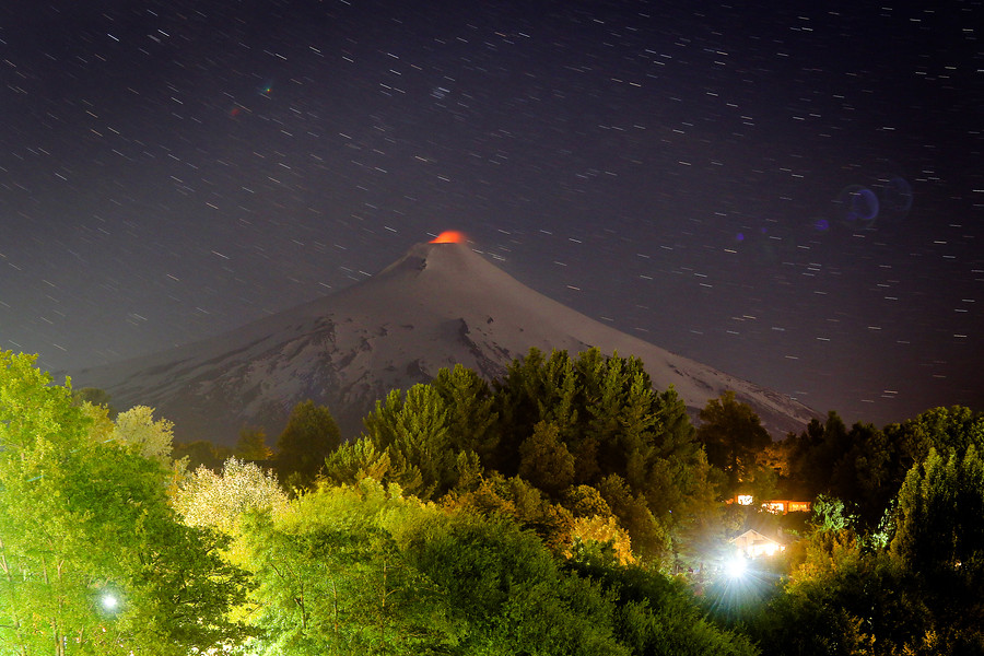 Volcán Villarrica: Incandescencia alcanza los 220 metros y se mantiene Alerta Amarilla