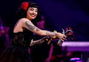 Mon Laferte será galardonada en Grammy Latinos como "mujer sobresaliente en las artes"