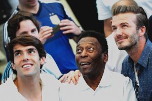 “Eterno”: Muerte de Pelé paraliza al mundo y redes se llenan de emocionantes homenajes