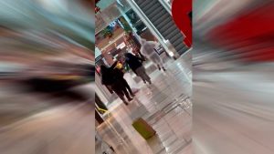 VIDEO| Así fue el violento asalto en mall Arauco Maipú: Hubo disparos al interior
