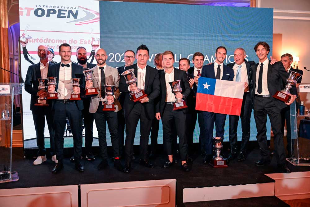 Chileno Benjamín Hites es premiado como Campeón del GT Open en Madrid