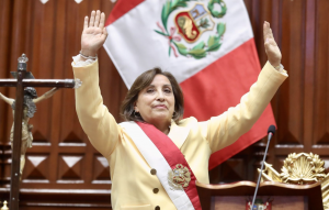 Crisis en Perú: Boluarte nombra su gabinete con un ex fiscal superior como primer ministro