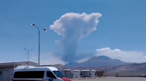 VIDEO| Reportan fuerte pulso eruptivo del volcán Láscar en San Pedro de Atacama