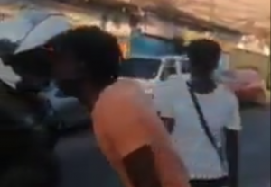 VIDEO| Menor colombiano que golpeó en el casco a carabinero quedó en libertad