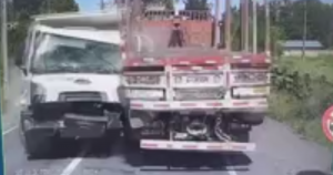 VIDEO| Choque de tres camiones y un vehículo se registra en la Región del Bío Bío
