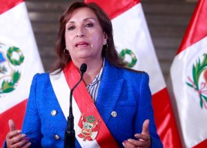 Boluarte dice que no es momento de dilatar la salida a la crisis en Perú