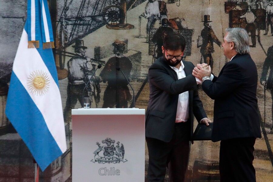 «¡Vamos Argentina!»: Presidente Boric da su apoyo a la albiceleste en la final de Qatar