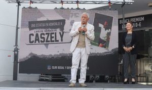 VIDEO| Carlos Caszely se quiebra al hablar de su esposa en inauguración de estatua