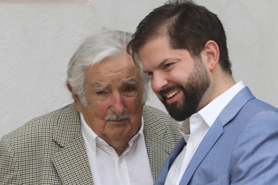Mujica se reúne con Boric y enfrenta proceso constituyente: “Un tropezón no es caída”