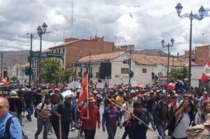 Chilenos en Perú: ¿Cómo pueden contactar a Cancillería para solicitar ayuda?