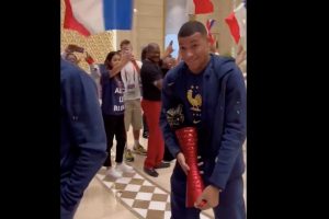 VIDEO| Así fue el recibimiento de la selección de Francia en París