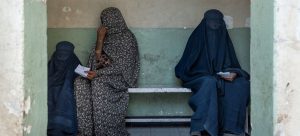 Países islámicos "consternados" por veto a mujeres en universidades afganas