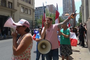 VIDEO| “La ONU no va a dirigir a Chile”: La nueva protesta de Pancho Malo en el exCongreso