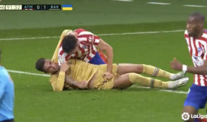 VIDEO| Insólita pelea tuvo lugar en el partido entre el Barcelona y el Atlético de Madrid