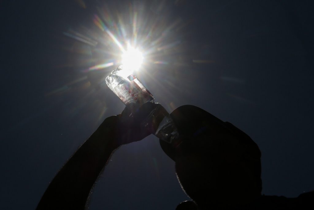 Hasta 42° a la sombra: MeteoChile emite Alerta por evento de calor extremo en siete regiones