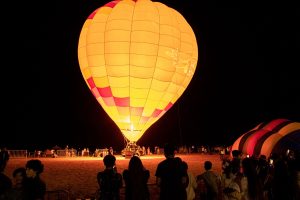 VIDEO| Arica cambia fuegos artificiales por un hermoso espectáculo de globos aerostáticos
