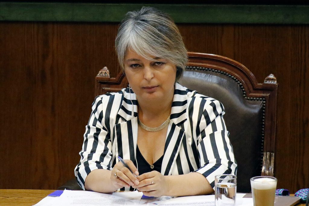Ministra Jara fustiga a derecha por Reforma de Pensiones: “Ha habido intereses económicos”
