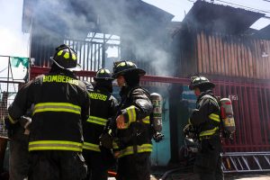 Cuatro muertos tras voraz incendio de vivienda en Punta Arenas: Dos son menores de edad