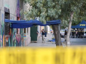 Otro asesinato en Barrio Yungay: Hombre muere de siete balazos en calle Cautín
