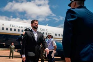 “Ya estamos aquí compañero”: Boric aterriza en Brasil para investidura de Lula da Silva