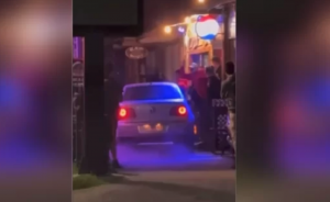 VIDEO| Captan a conductor en estado de ebriedad que intentó atropellar a peatones en Pucón