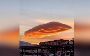 VIDEO| Captan formación de una nube lenticular con forma de ojo en el cielo de Turquía