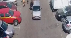 VIDEO| Captan violento robo en estacionamientos de Zofri en Iquique: Mujer fue arrastrada