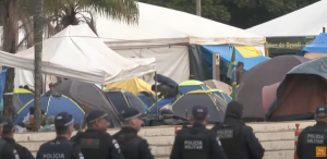 Ejército brasileño desmantela campamento de bolsonaristas frente a cuartel militar