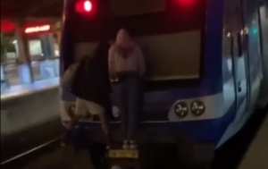 VIDEO| EFE prepara acciones legales contra sujetos que viajaron colgados en el Metro