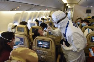 China califica de “inaceptable” las exigencias a viajeros de ese país a causa del COVID-19