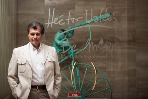 Implementar un programa social de cirugía plástica, el sueño del doctor Héctor Valdés