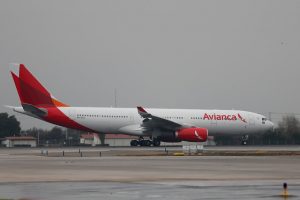 Encuentran dos personas fallecidas en avión que viajaba de Santiago a Bogotá