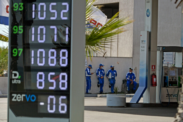 Enap anuncia nueva baja de bencinas: Revisa acá el detalle