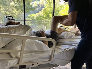 Jeremy Renner cuenta que se rompió más de 30 huesos en su grave accidente en Año Nuevo