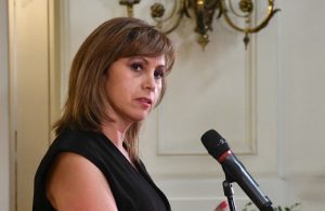 Senadora Carvajal por revelación de boletas de Valencia: “Es tiempo de que transparente”