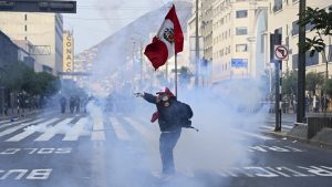 Gobierno de Chile expresa preocupación por crisis política en Perú con casi 50 muertos